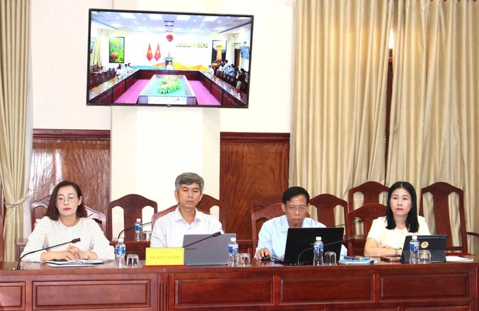 Đại diện lãnh đạo các sở, ngành liên quan tham dự