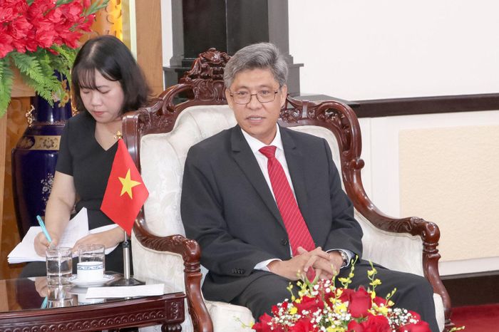 Phó Chủ tịch UBND tỉnh Nguyễn Minh phát biểu tại buổi làm việc với Đoàn công tác TP. Chuncheon