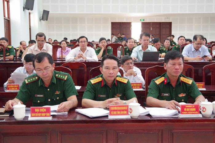Lãnh đạo các phòng, ban thuộc Bộ CHQS tỉnh và các địa phương dự buổi làm việc