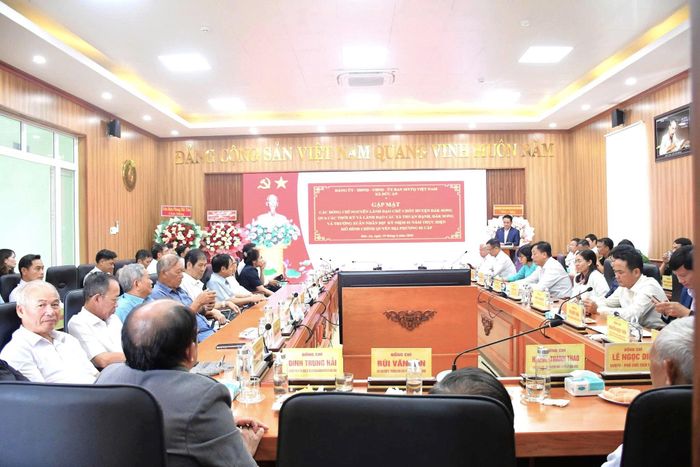 Xã Đức An gặp mặt nguyên lãnh đạo huyện Đắk Song (cũ) qua các thời kỳ nhân kỷ niệm 1 năm thực hiện mô hình chính quyền địa phương 2 cấp
