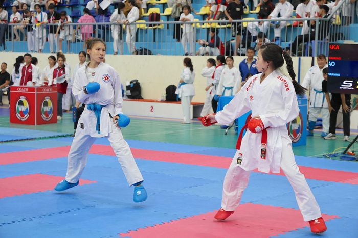 Các vận động viên tranh tài nội dung Kumite (đối kháng) tại Giải Vô địch các Câu lạc bộ Liên đoàn Karate tỉnh Lâm Đồng lần thứ I năm 2026