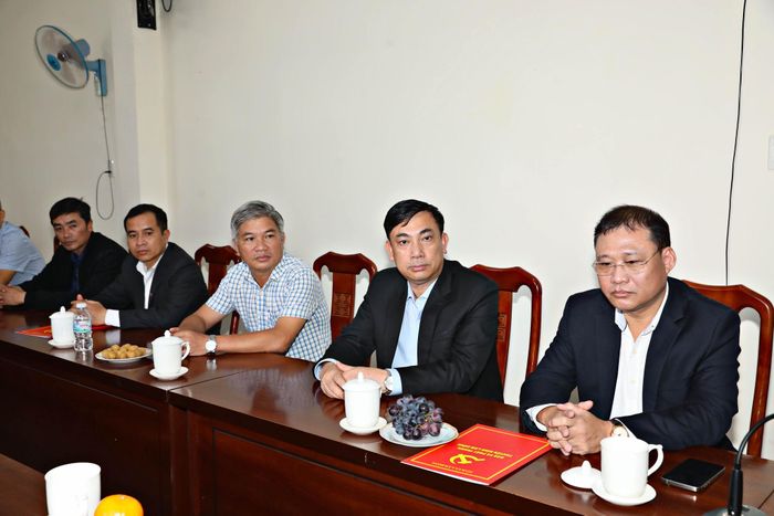 Ban Giám đốc Báo và Phát thanh, Truyền hình Lâm Đồng, lãnh đạo các phòng trực thuộc tham dự buổi thăm, chúc mừng