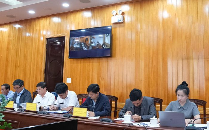 Các thành viên Tổ công tác số 5 tham dự cuộc họp