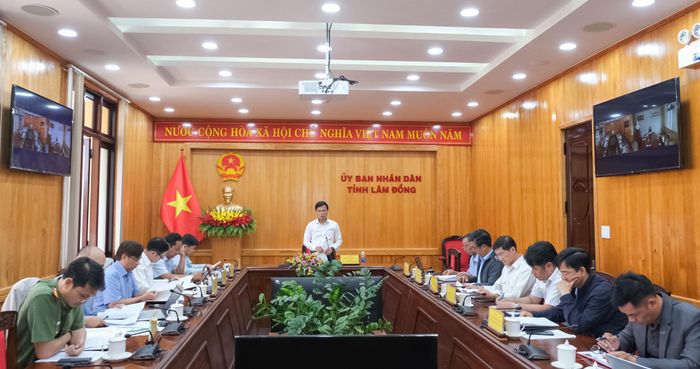 Quang cảnh buổi làm việc