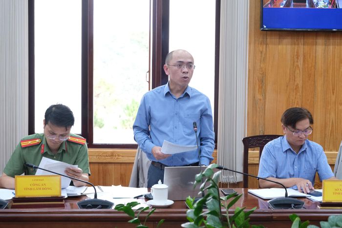 Đại diện Sở Tài chính nêu báo cáo tiến độ rà soát các dự án