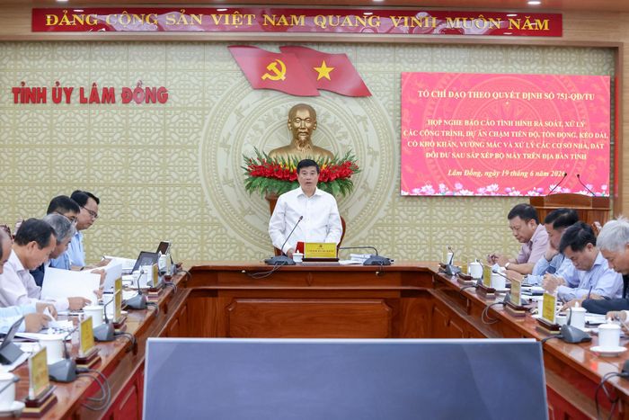 Đồng chí Y Thanh Hà Niê Kđăm, Bí thư Tỉnh ủy Lâm Đồng phát biểu chỉ đạo tại cuộc họp