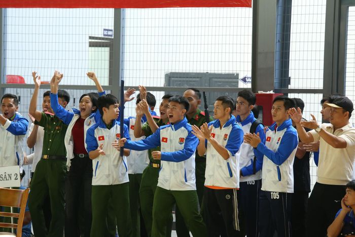 Những tiếng hò reo, cổ vũ của khán giả như tiếp thêm để vận động viên thi đấu, cống hiến những tình huống kịch tính