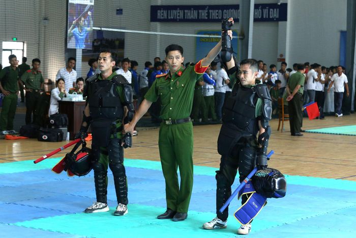 Những chiến thắng trong nội dung thi đấu đối kháng gậy ngắn mang lại những cảm xúc vỡ òa