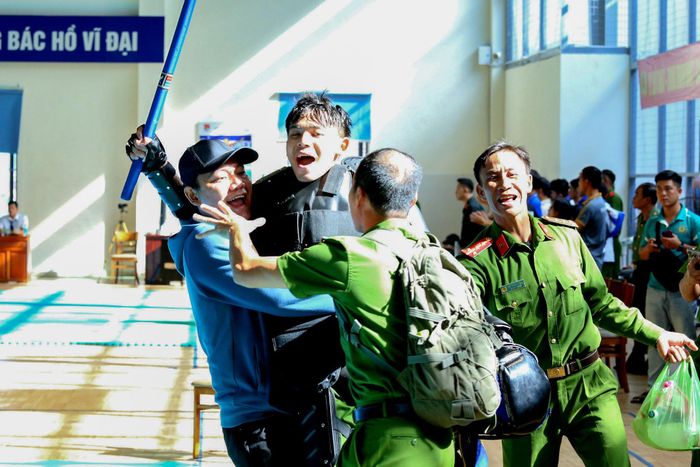 Chiến thắng trong nội dung đối kháng không chỉ mang lại niềm vui cho vận động viên mà còn cho cả những khán giả tham gia cổ vũ