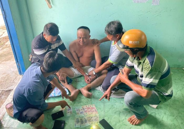 Công an tỉnh Đồng Tháp bắt giữ đối tượng Dương Công Nhạc.