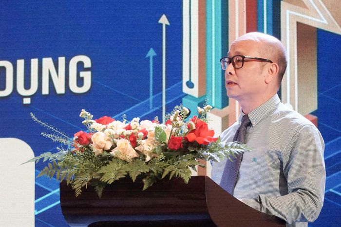 Đại diện Ngân hàng Nhà nước chi nhánh Khu vực 10 tham luận tại hội nghị