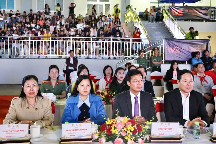 Các đồng chí lãnh đạo tỉnh Lâm Đồng tham dự lễ khai mạc Festival Thiếu nhi toàn quốc lần thứ nhất năm 2026