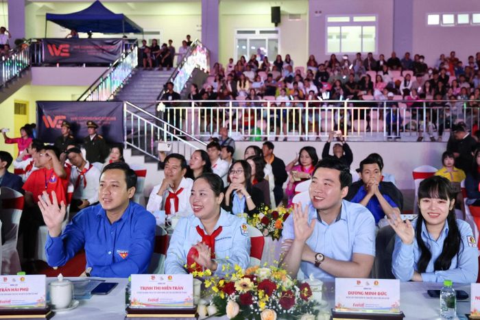 Đại diện các Cung, Nhà Thiếu nhi, Trung tâm Hoạt động Thanh thiếu nhi trên cả nước tham dự ngày hội lớn của tuổi thơ Việt Nam