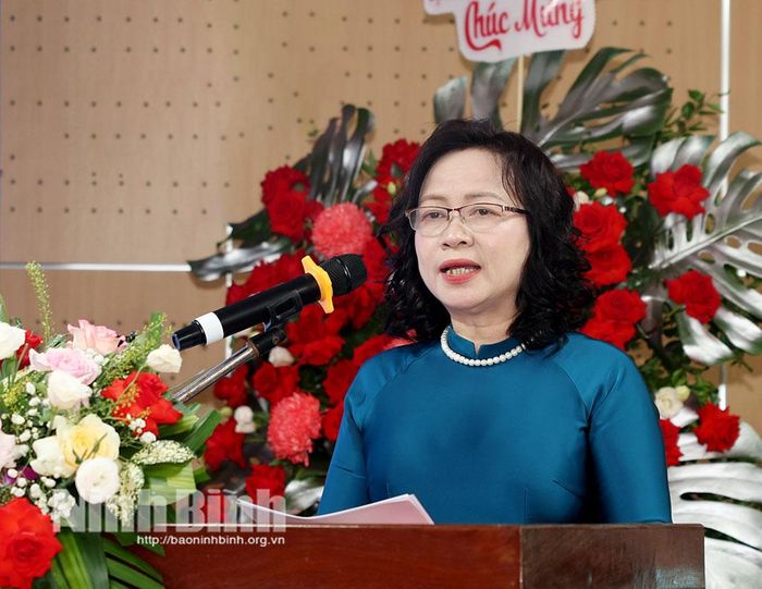Bác sỹ Nguyễn Thị Nhung, Giám đốc Bệnh viện báo cáo quá trình hình thành và phát triển Bệnh viện Đa khoa Thành Nam.