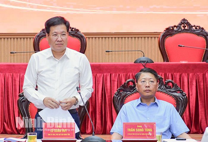Đồng chí Lê Xuân Huy, Tỉnh ủy viên, Phó Chủ tịch HĐND tỉnh phát biểu kết luận phiên họp.