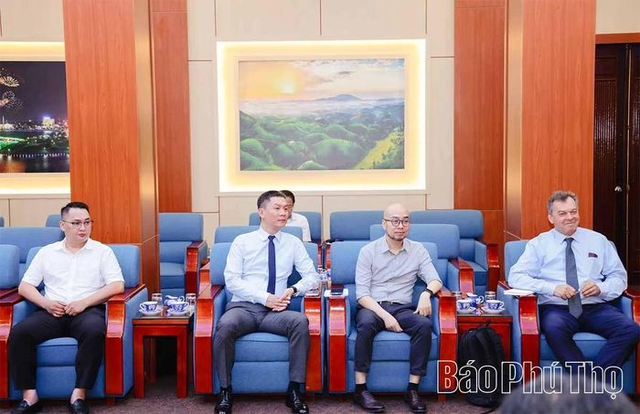 Thành viên đoàn công tác Cộng hòa Áo làm việc tại tỉnh Phú Thọ.