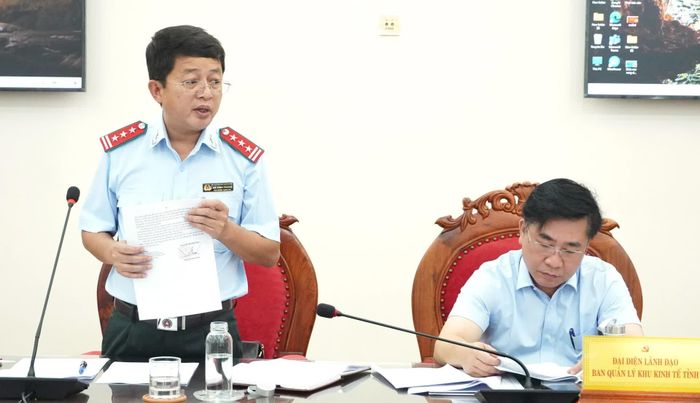 Lãnh đạo Thanh tra tỉnh báo cáo tại buổi làm việc - Ảnh: Q.V