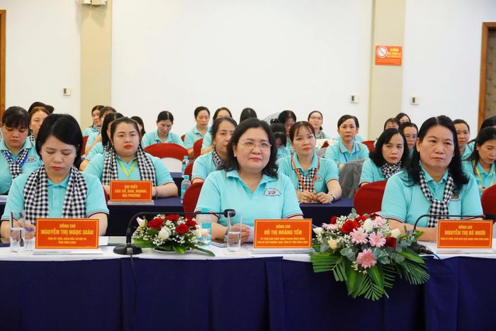 Đoàn công tác cán bộ nữ tỉnh Vĩnh Long tham dự buổi làm việc - Ảnh: N.L