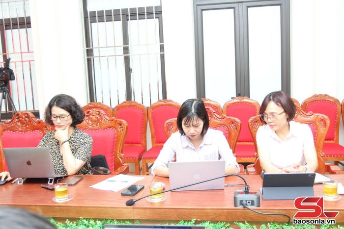 Đại diện lãnh đạo các sở, ngành tham dự hội nghị