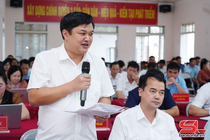 Lãnh đạo xã Mường Bám phát biểu tại Hội nghị.