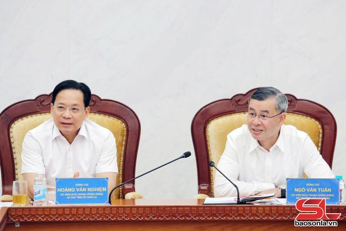 Đồng chí Bộ trưởng Bộ Tài chính và đồng chí Bí thư Tỉnh ủy Sơn La chủ trì cuộc làm việc.