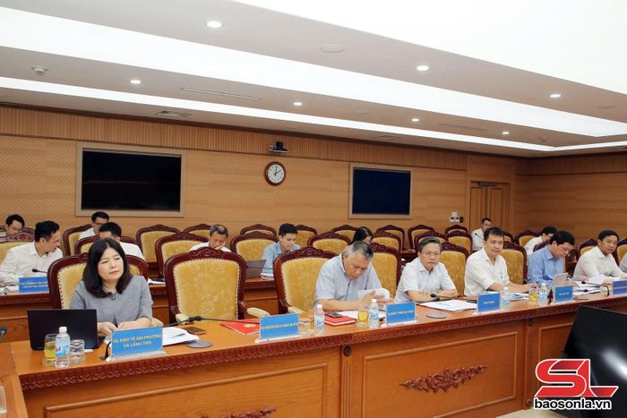 Lãnh đạo các vụ, cục thuộc Bộ Tài chính dự cuộc làm việc.