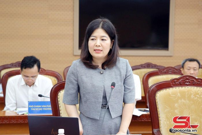 Lãnh đạo Vụ Kinh tế địa phương và lãnh thổ phát biểu tại cuộc làm việc.
