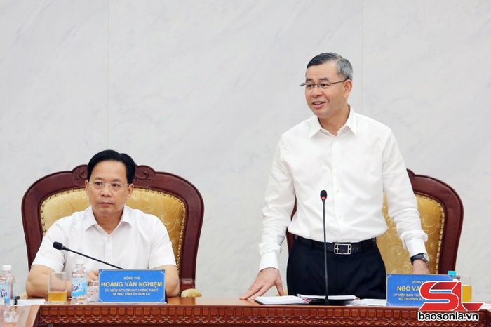 Đồng chí Bộ trưởng Bộ Tài chính phát biểu tại cuộc làm việc.