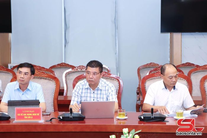Các đại biểu dự cuộc làm việc.