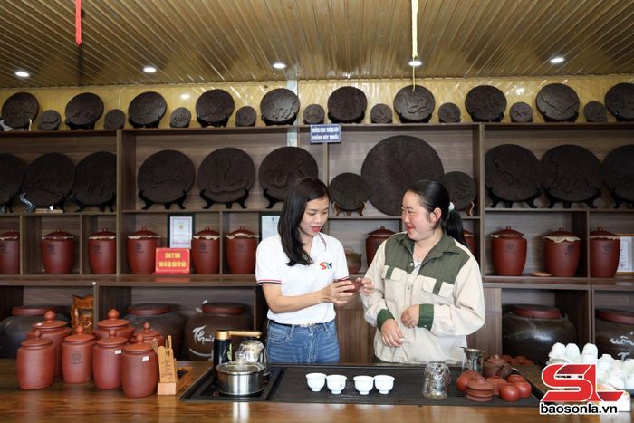 Không gian thưởng trà của Công ty TNHH Trà và Đặc sản Tây Bắc, xã Tà Xùa.