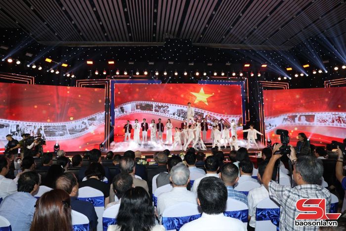 Tiết mục văn nghệ tại Lễ Khai mạc Hội Báo toàn quốc năm 2026.