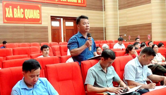 Cử tri xã Bắc Quang nêu kiến nghị tại buổi tiếp xúc cử tri.