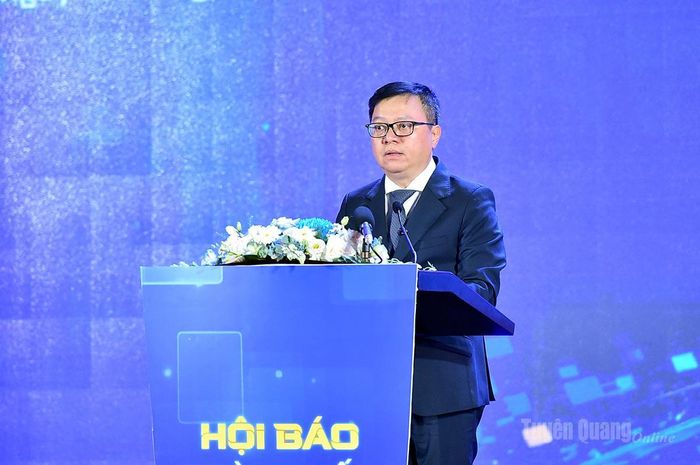 Đồng chí Lê Quốc Minh, Tổng Biên tập Báo Nhân dân, Chủ tịch Hội Nhà báo Việt Nam phát biểu tại lễ khai mạc Hội báo toàn quốc năm 2026.