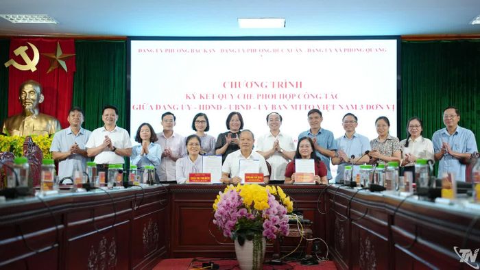 Lãnh đạo phường Bắc Kạn, phường Đức Xuân và xã Phong Quang ký Quy chế phối hợp.