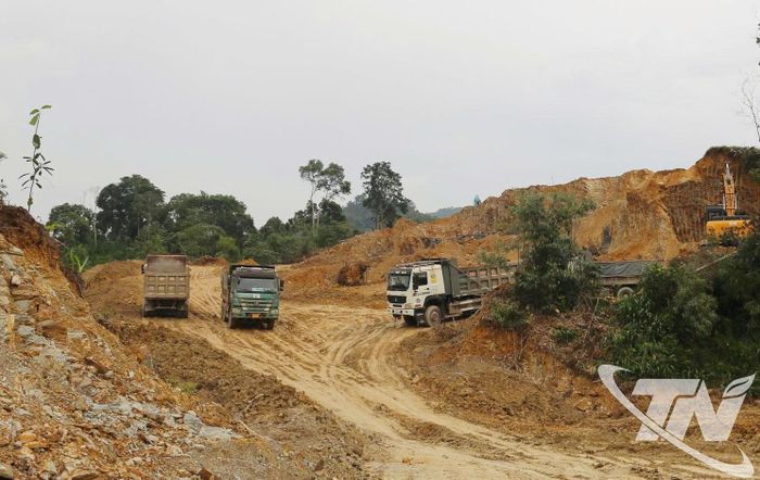 Đơn vị thi công đang triển khai các hạng mục của Dự án.