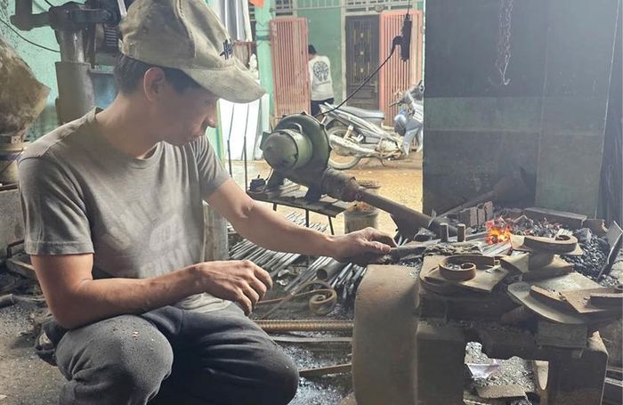 Người dân Hóa Châu thi đua lao động sản xuất giỏi
