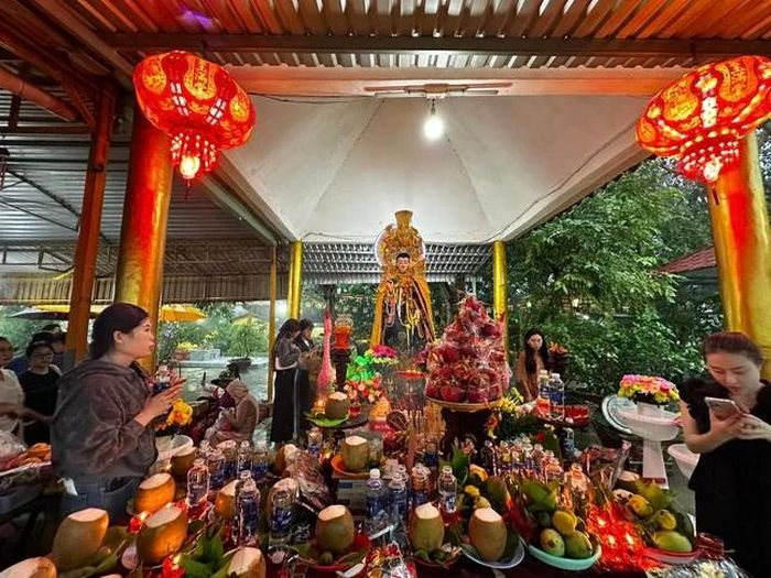 Điện thờ bên trong chùa Định Lâm - Ảnh: Chùa Định Lâm