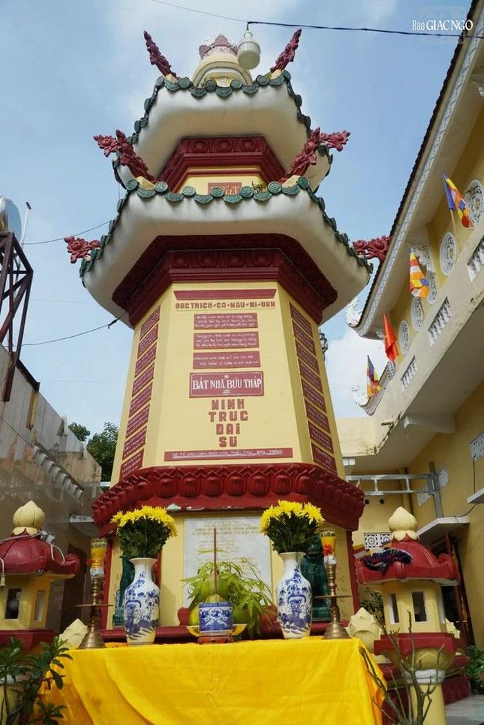 Bát Nhã bửu tháp tại chùa Phật Bửu 