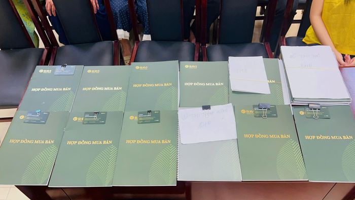 Có khoảng 1.700 hợp đồng được các đối tượng sử dụng để lừa trên 500 nạn nhân.