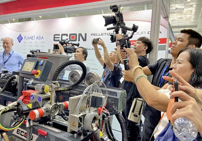Cộng đồng doanh nghiệp kỳ vọng các cơ quan báo chí không ngừng đổi mới, đa dạng hóa sản phẩm truyền thông. Ảnh minh họa.