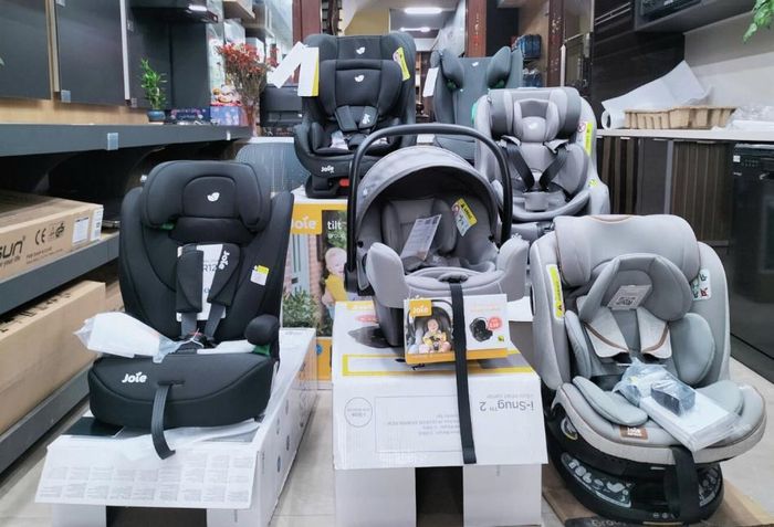 Chi phí để chủ xe "lách" quy định khi chuyển đổi sang xe kinh doanh vận tải theo tính toán còn có thể cao hơn nhiều lần chi phí trang bị thiết bị an toàn cho trẻ trên ô tô (ảnh minh họa).