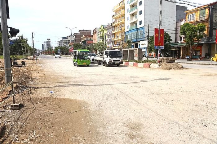 Đoạn đường gần ngã tư đảo Lan Châu đã thi công xong phần base.
