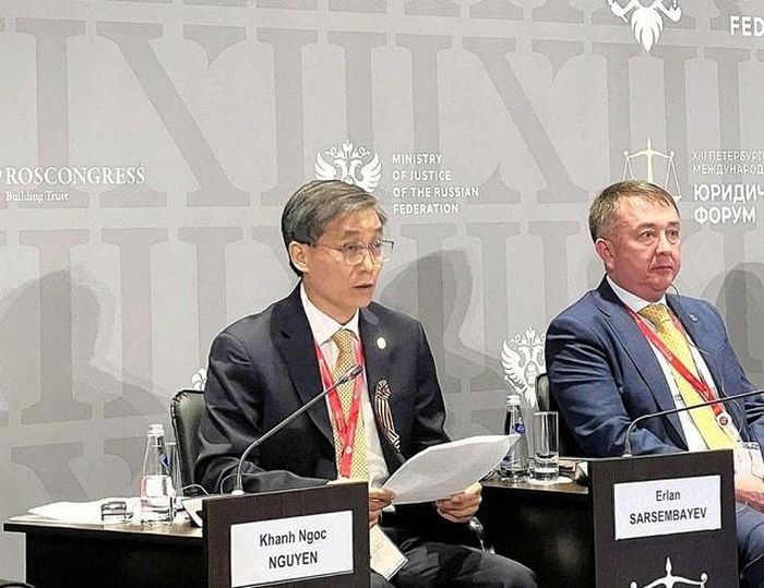 Tại Diễn đàn Pháp lý Quốc tế St. Petersburg lần thứ XIII năm 2025, Chủ tịch Hội Luật gia Việt Nam Nguyễn Khánh Ngọc phát biểu tham luận với chủ đề: “Trợ giúp pháp lý ở Việt Nam: Thực trạng và triển vọng phát triển”. Nguồn: hoiluatgiavn.org.vn