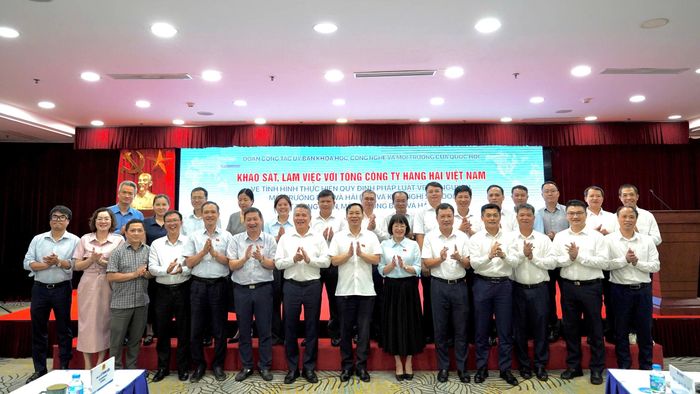 Các đại biểu chụp lưu niệm