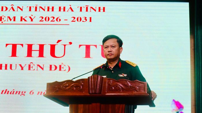 Đại tá Hoàng Xuân Đông báo cáo các tờ trình