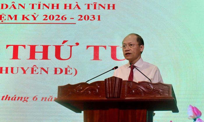 Chủ tịch HĐND tỉnh Nguyễn Hồng Lĩnh phát biểu khai mạc