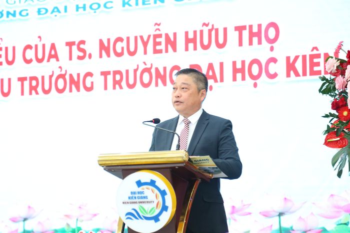 Hiệu trưởng Trường Đại học Kiên Giang, TS Nguyễn Hữu Thọ phát biểu nhận nhiệm vụ