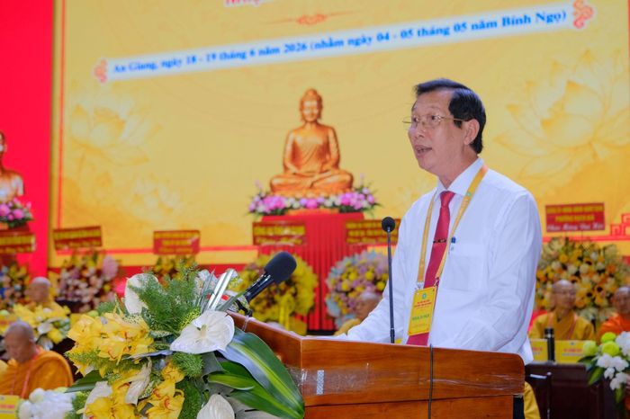Phó Chủ tịch UBND tỉnh An Giang Lê Văn Phước phát biểu