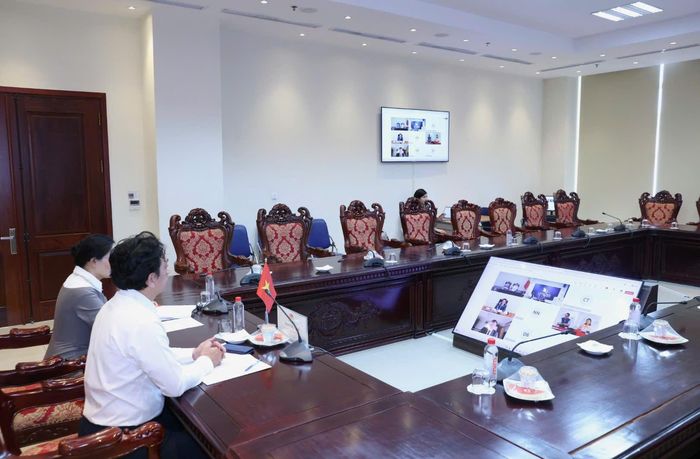 Quang cảnh phiên họp tại điểm cầu Hà Nội