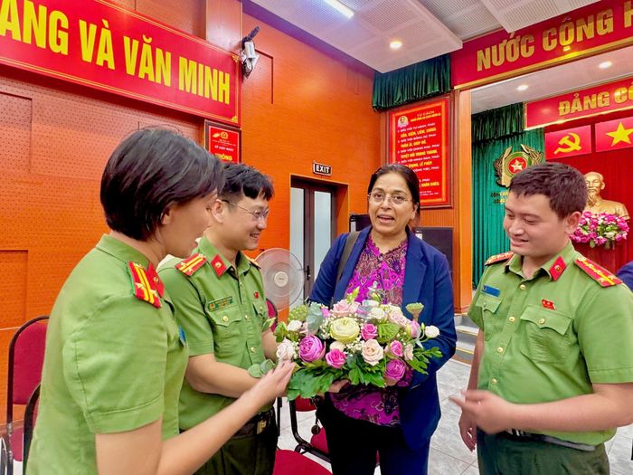 Đại diện Cục Đối ngoại (V02), Công an phường Tây Hồ và Đoàn Văn phòng Cơ quan An ninh, An toàn Liên hợp quốc (UNDSS) tại buổi làm việc chiều ngày 19/6/2026.